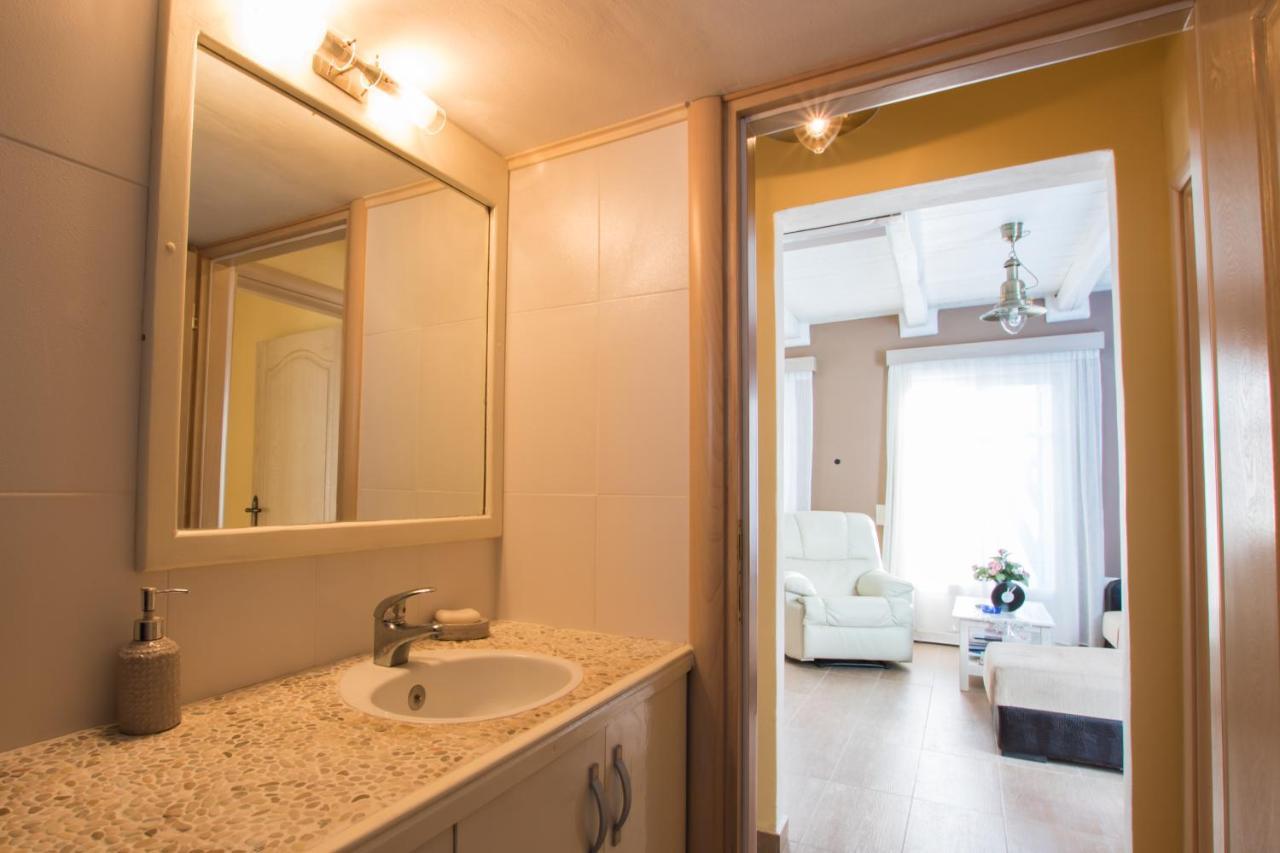 Captain Elias House Фойникион